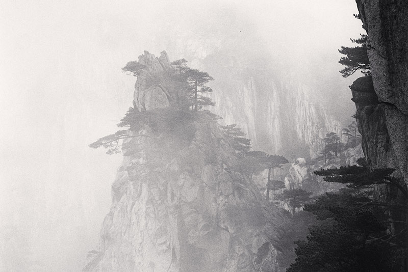 Michael Kenna, Monti Huangshan, studio 56, Anhui, Cina, 2017 (particolare)