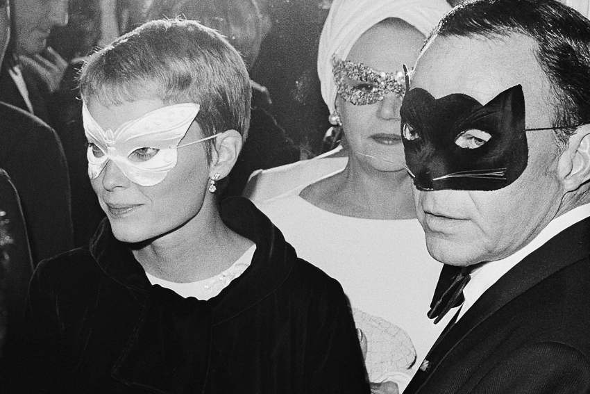 Frank Sinatra e Mia Farrow al Black and White Ball di Truman Capote