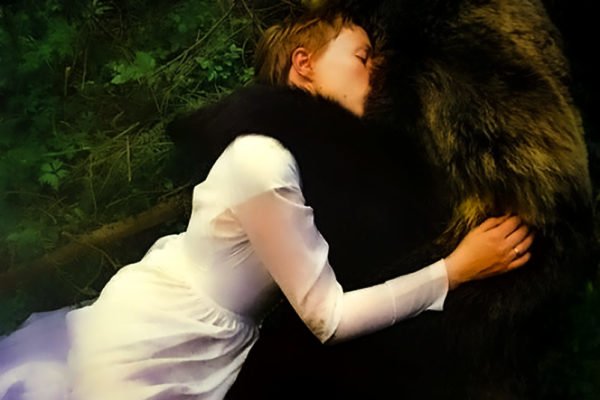 Un brutale seduttore: il sesso e l’orso nel Medioevo