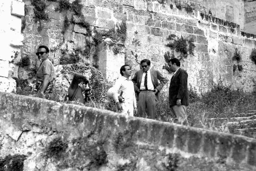 Pasolini sul set di Matera, foto di Domenico Notarangelo