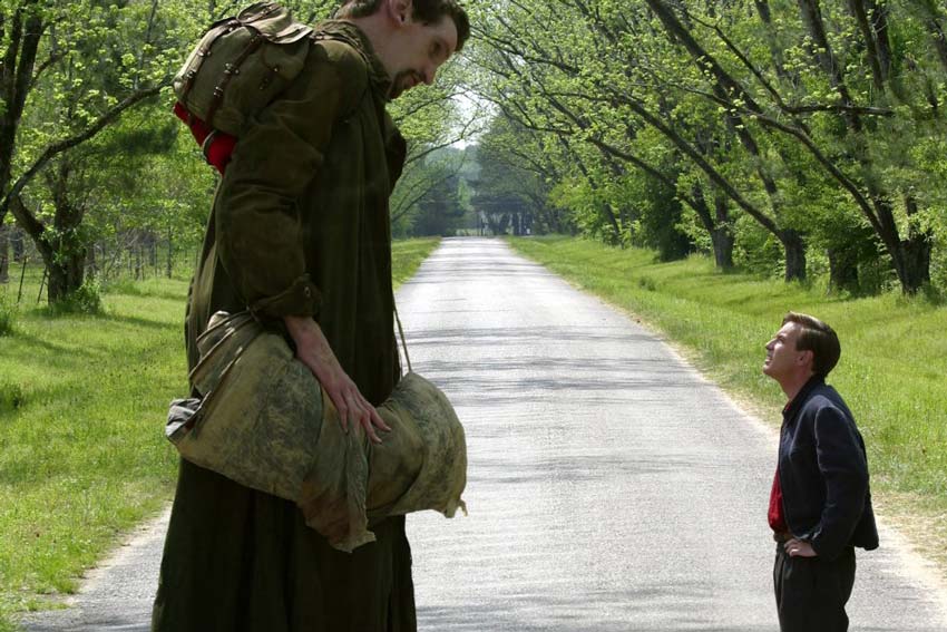 Fotogramma dal film Big Fish — Le storie di una vita incredibile, di Tim Burton